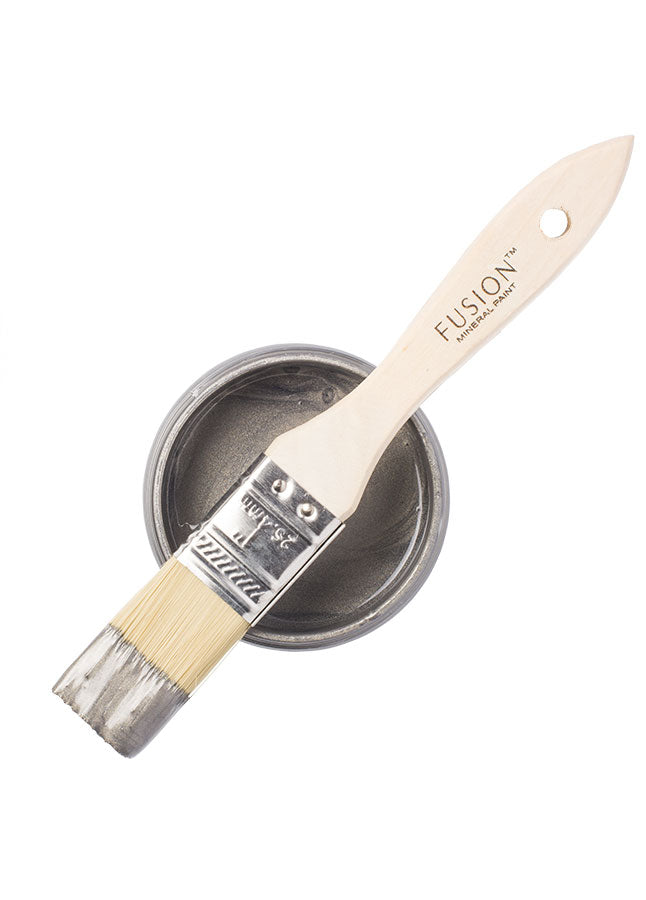 Metallic-Lackierung aus gebürstetem Stahl
